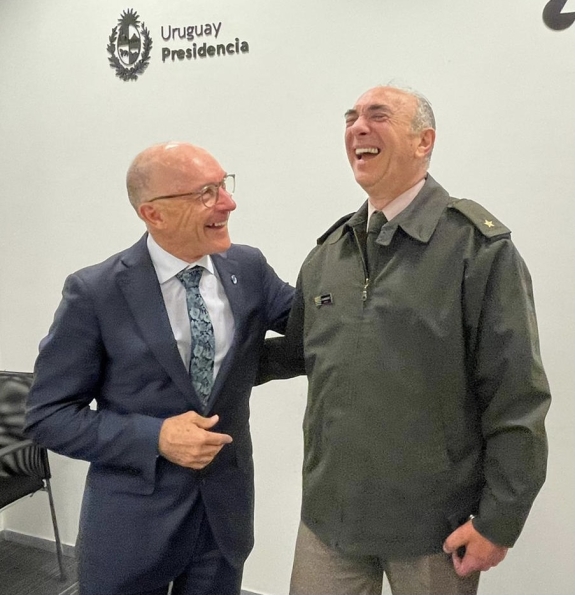 CTBTO Executive Secretary Floyd meets Colonel Esteban González, Deputy Director of SINAE, the Uruguayan national emergency agency